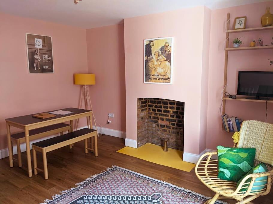 Stylish And Colourful Flat Minutes From The Appartement *
